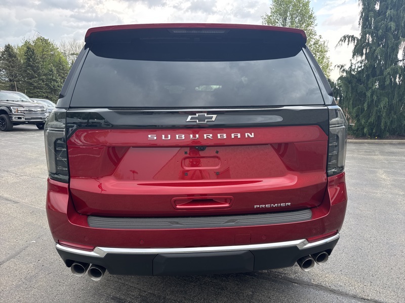 2025 Chevrolet Suburban Premier photo 3