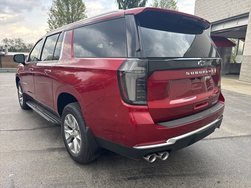 2025 Chevrolet Suburban Premier photo 4