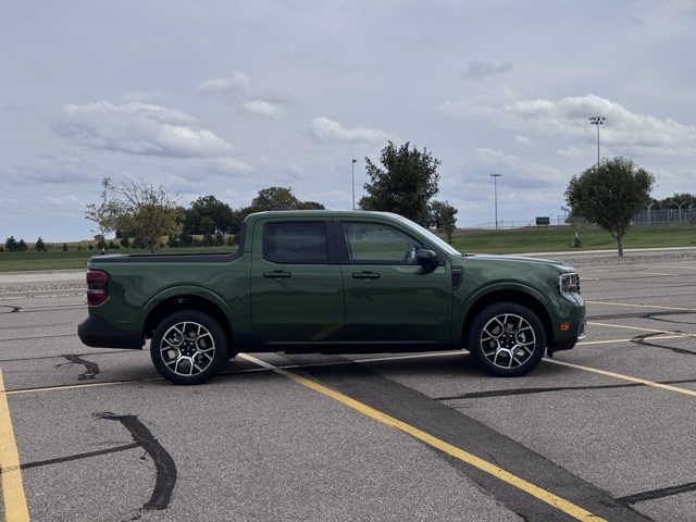 2025 Ford Maverick Lariat photo 2