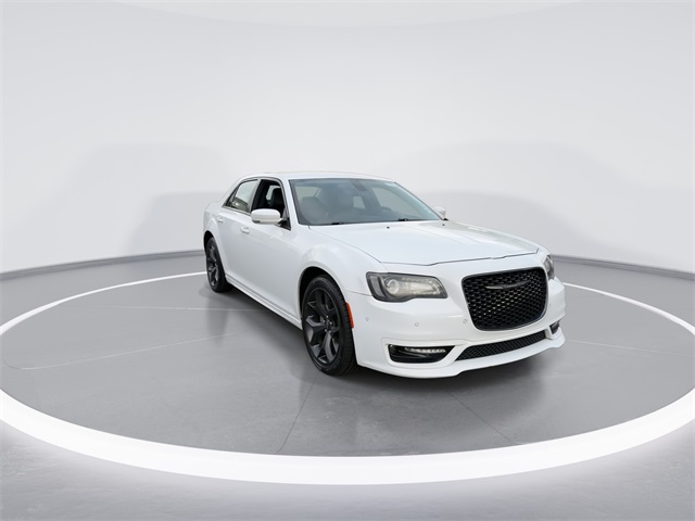 2023 Chrysler 300 Touring L photo 2