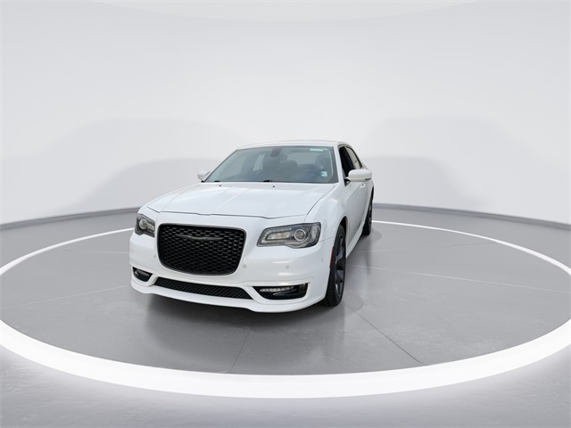 2023 Chrysler 300 Touring L photo 3