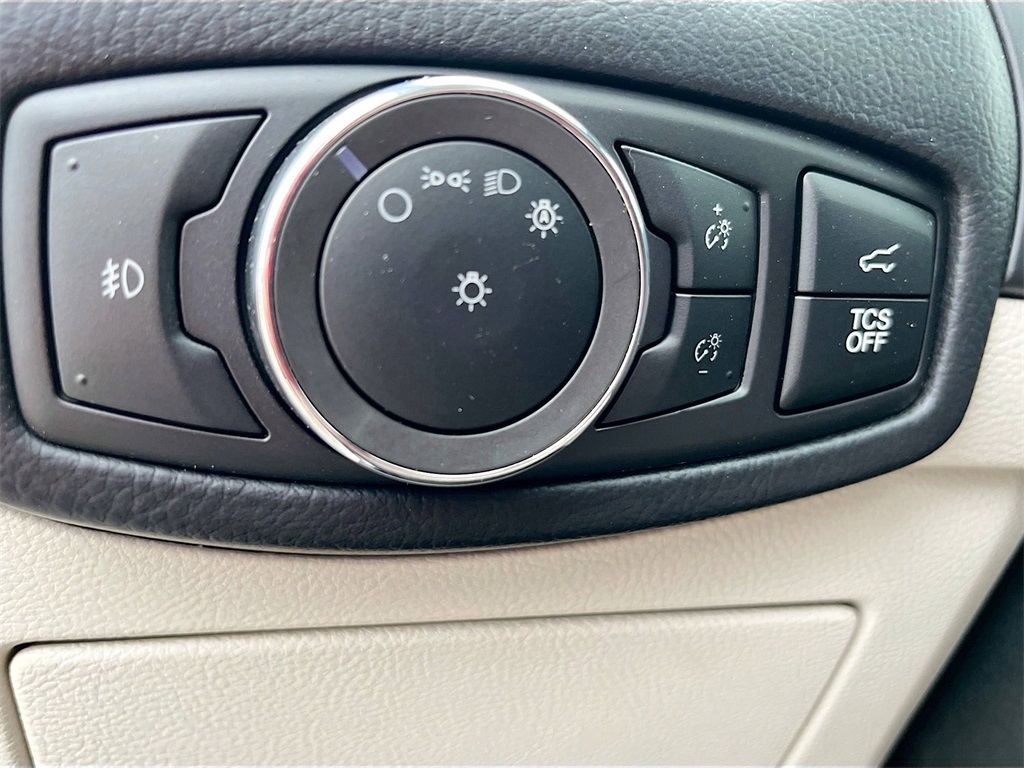 2024 Ford Edge Titanium photo 10