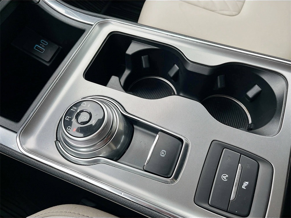 2024 Ford Edge Titanium photo 17