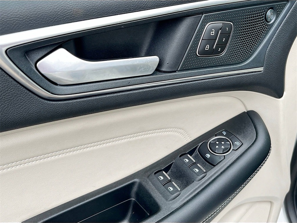 2024 Ford Edge Titanium photo 18