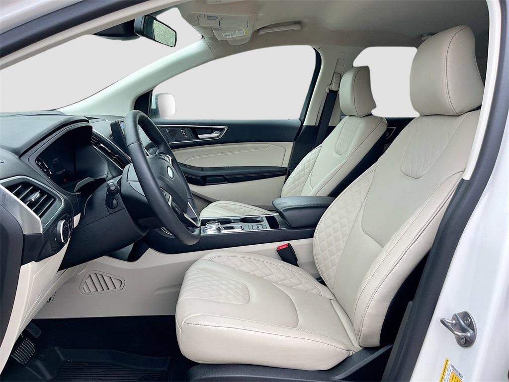 2024 Ford Edge Titanium photo 19