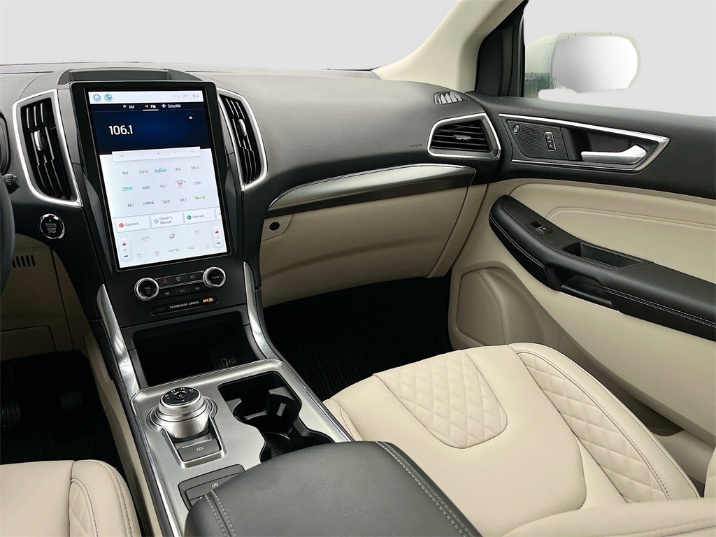 2024 Ford Edge Titanium photo 22