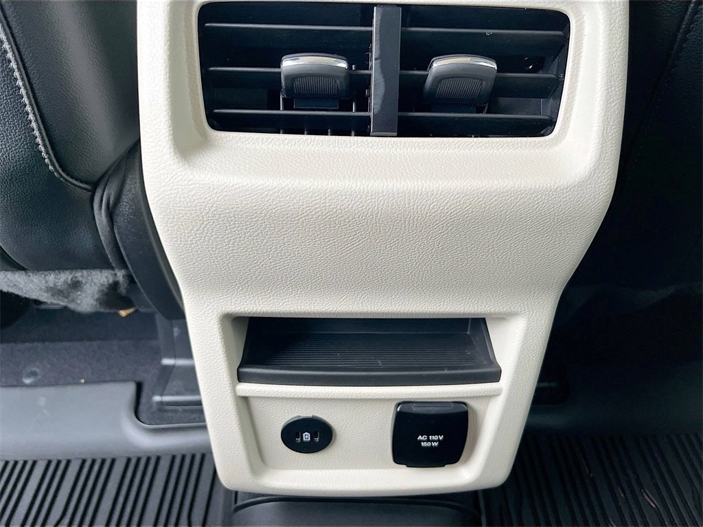 2024 Ford Edge Titanium photo 24