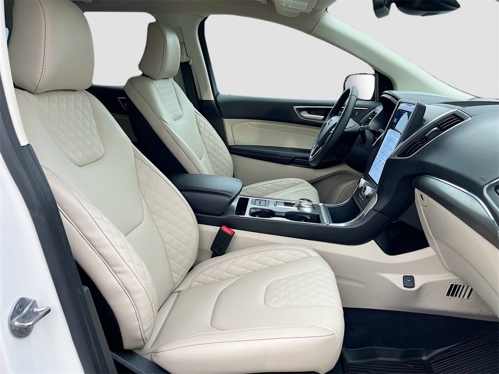 2024 Ford Edge Titanium photo 27
