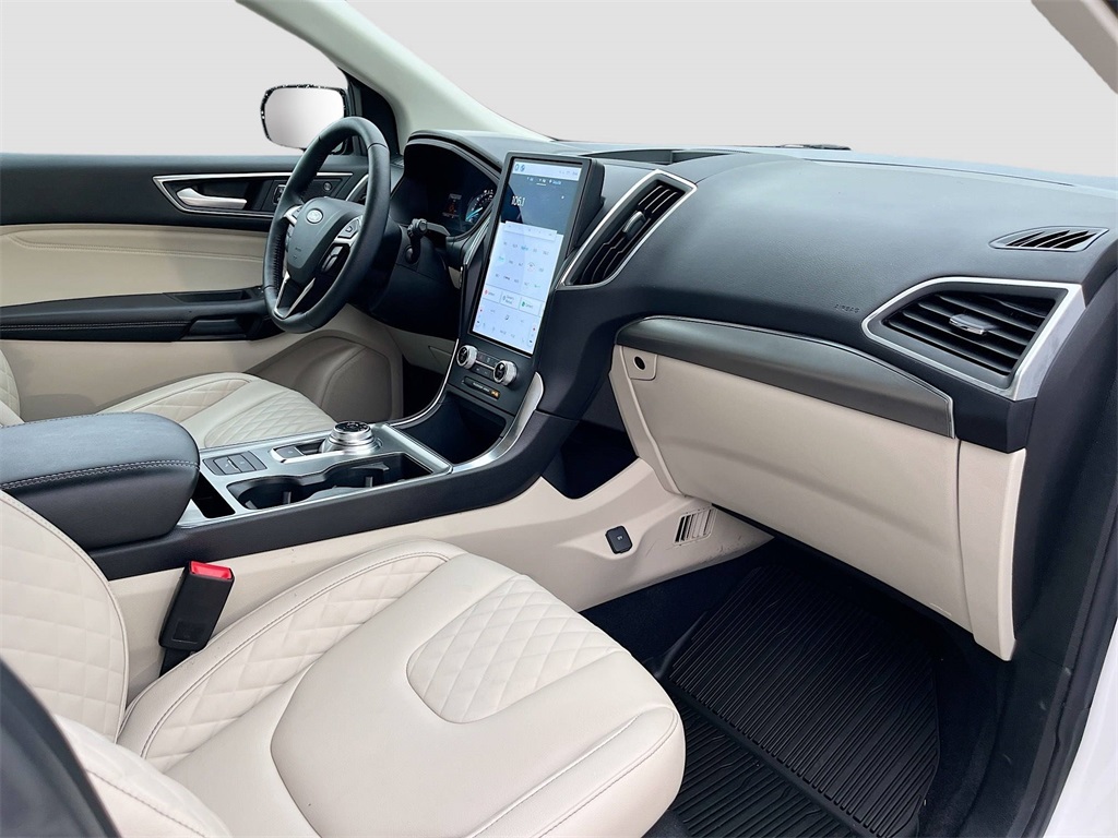 2024 Ford Edge Titanium photo 28