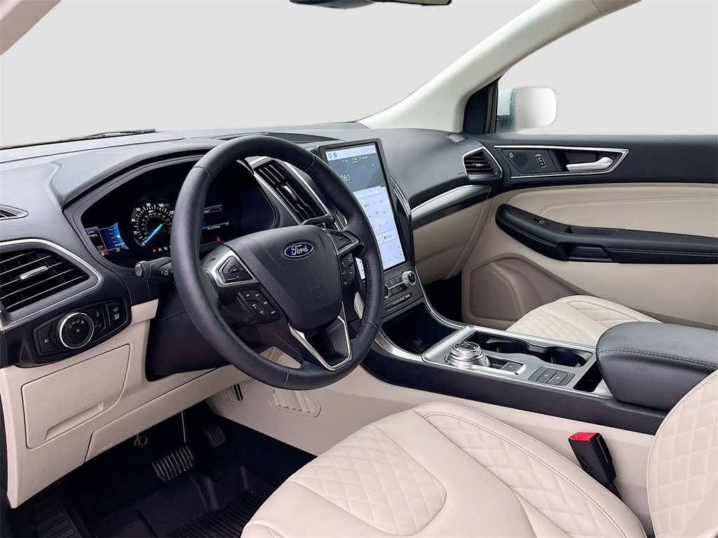 2024 Ford Edge Titanium photo 9