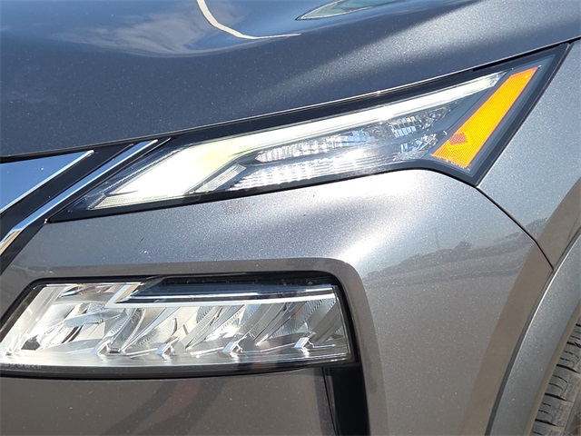 2023 Nissan Rogue SL photo 2