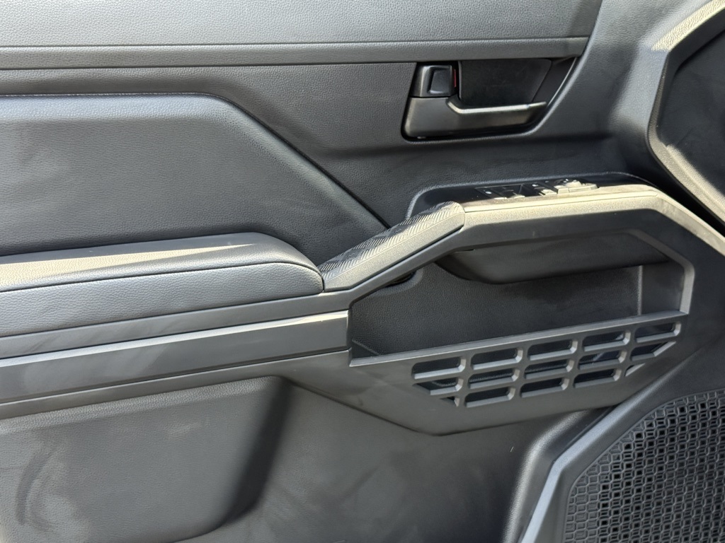 2025 Toyota Tacoma SR XtraCab photo 15