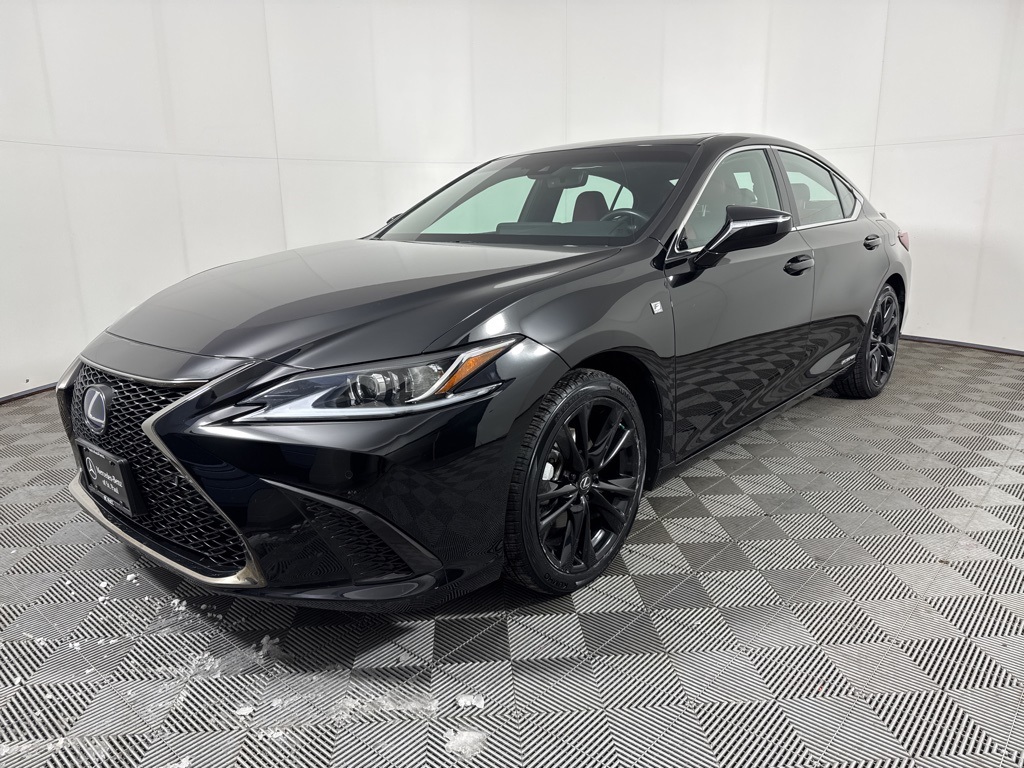 2022 Lexus ES Hybrid 300h F SPORT's photo