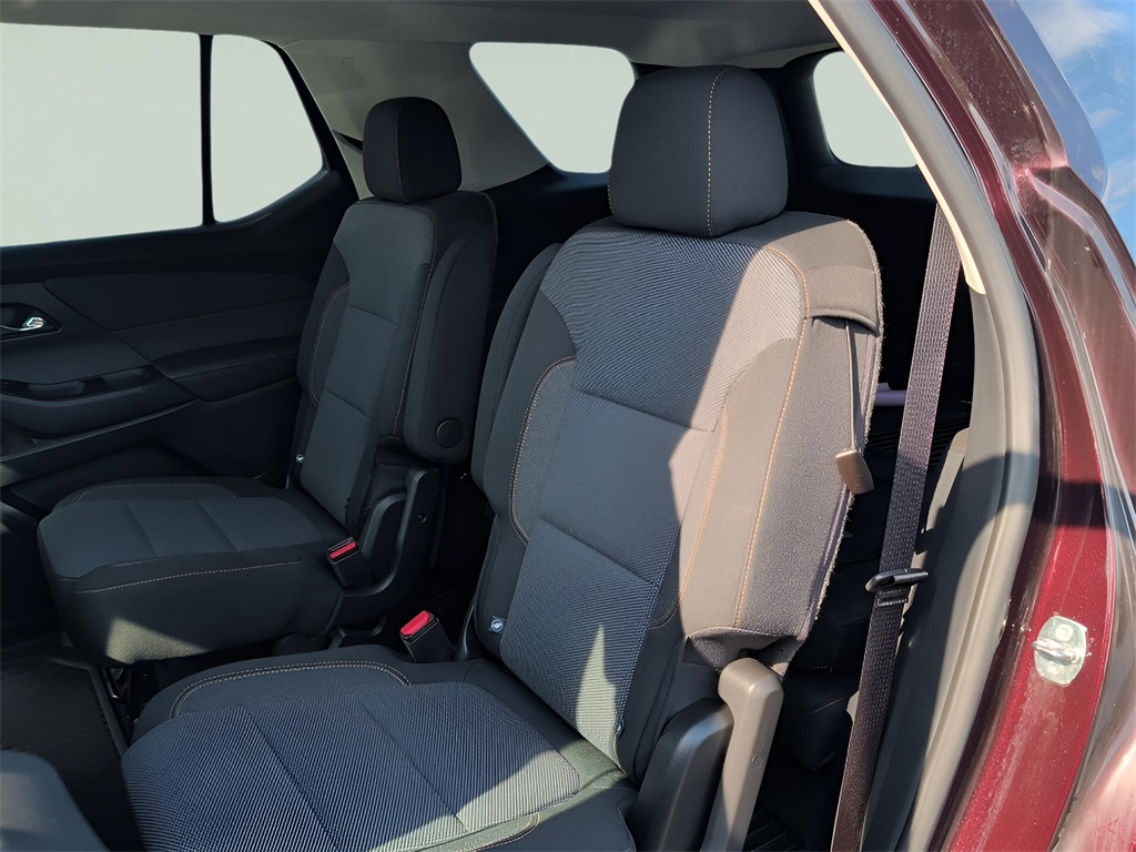 2020 Chevrolet Traverse 1LT photo 2