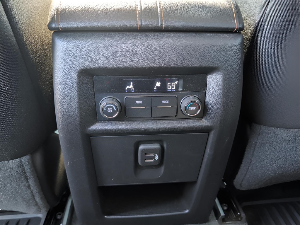 2020 Chevrolet Traverse 1LT photo 3