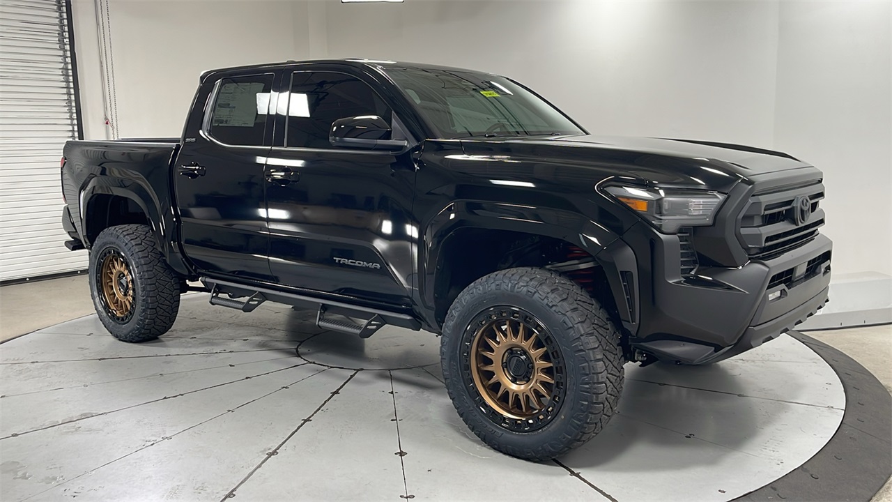 2025 Toyota Tacoma SR5 Double Cab photo 3