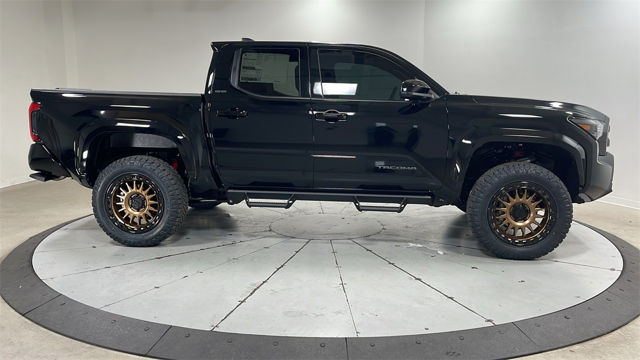 2025 Toyota Tacoma SR5 Double Cab photo 6