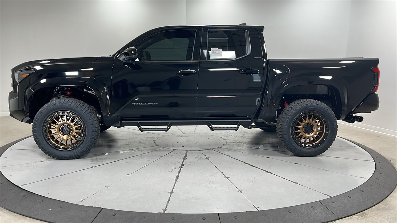 2025 Toyota Tacoma SR5 Double Cab photo 8