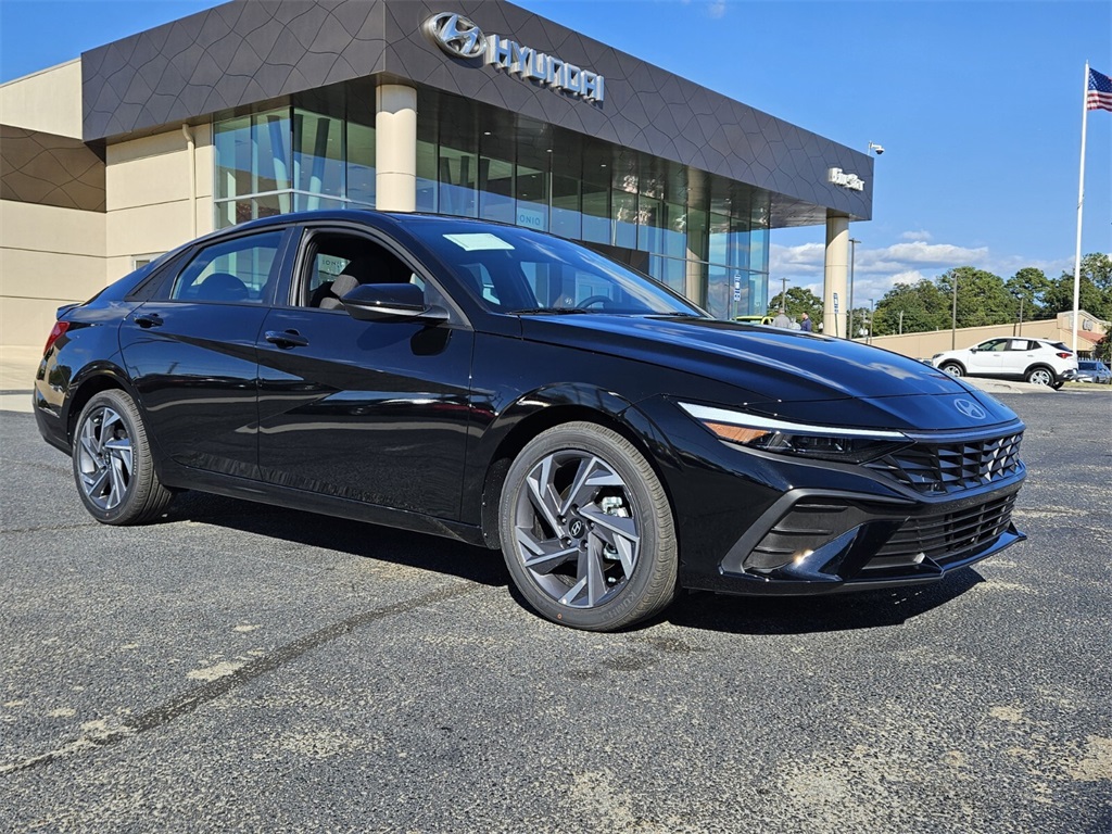 2025 Hyundai Elantra SEL's photo