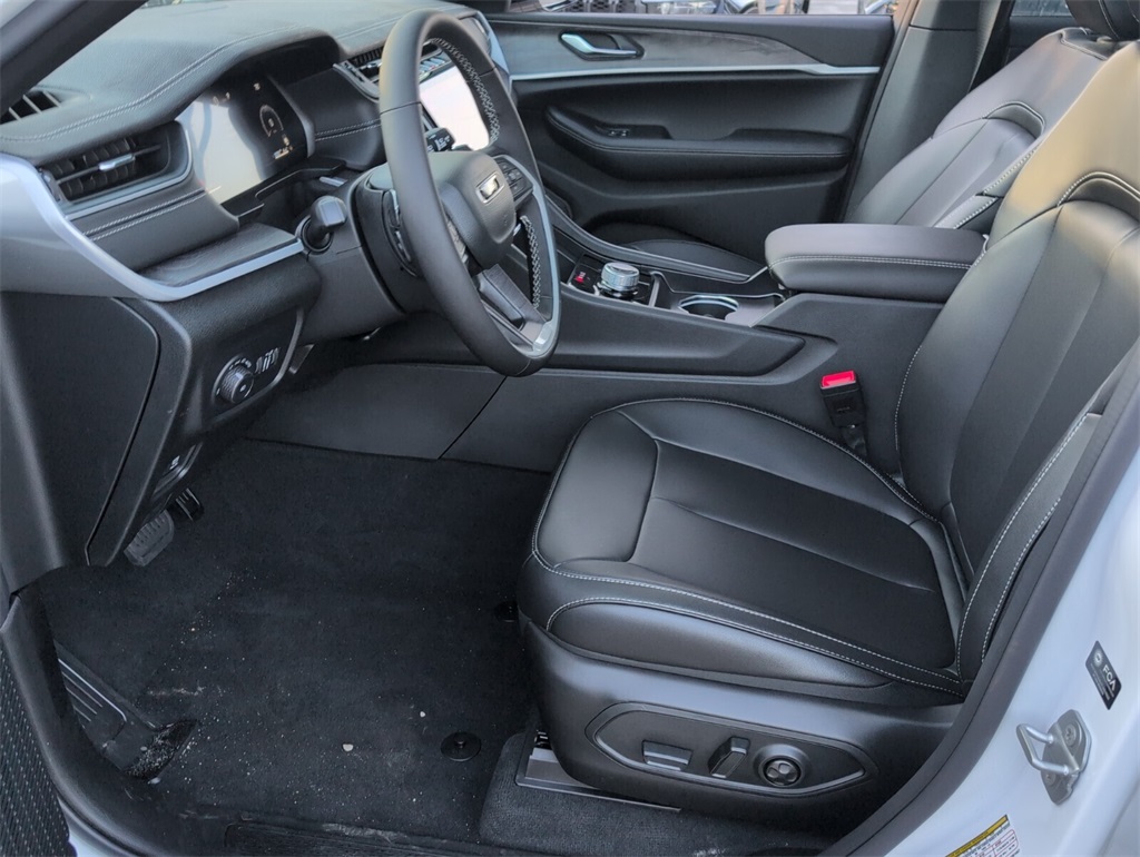 new 2025 Jeep Grand Cherokee car, priced at $38,665