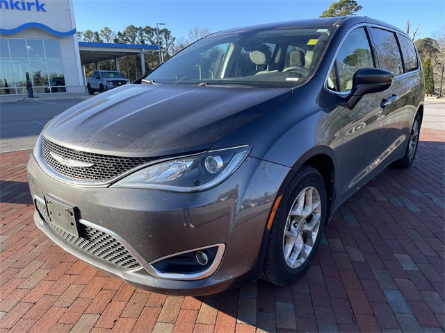 2018 Chrysler Pacifica Touring Plus's photo