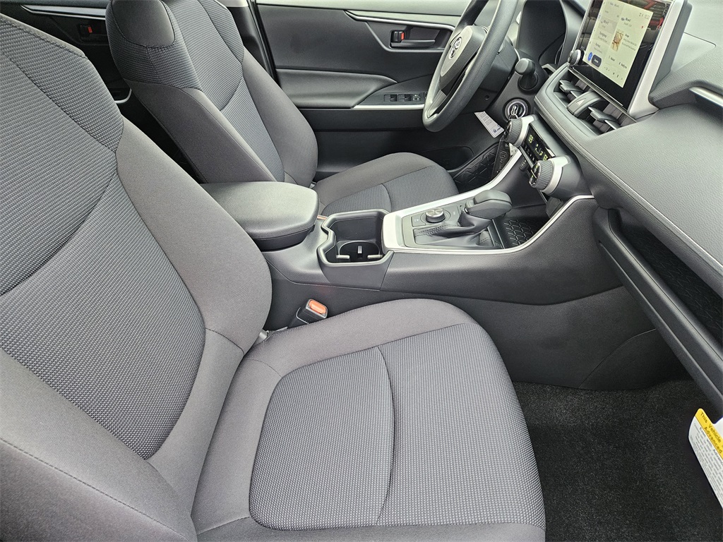 2025 Toyota RAV4 Hybrid LE photo 3