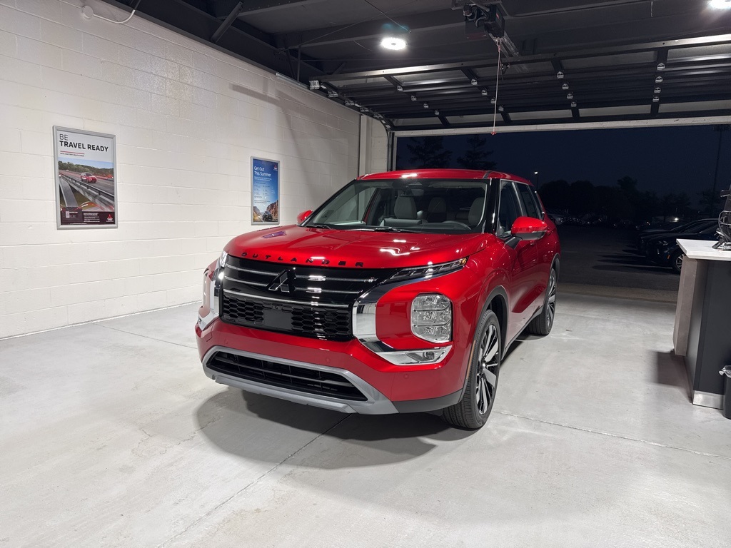 2025 Mitsubishi Outlander SE's photo