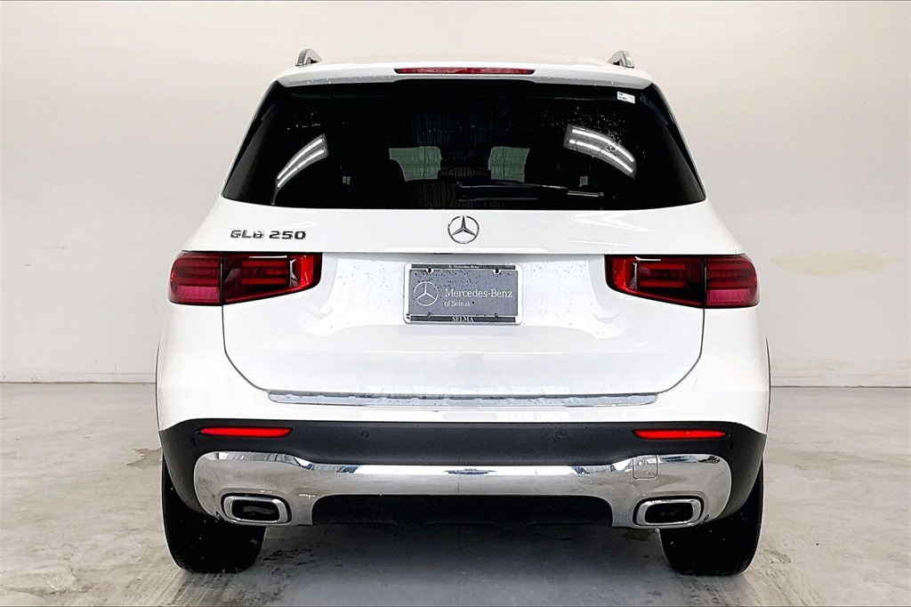 2025 Mercedes Benz GLB 250 photo 3