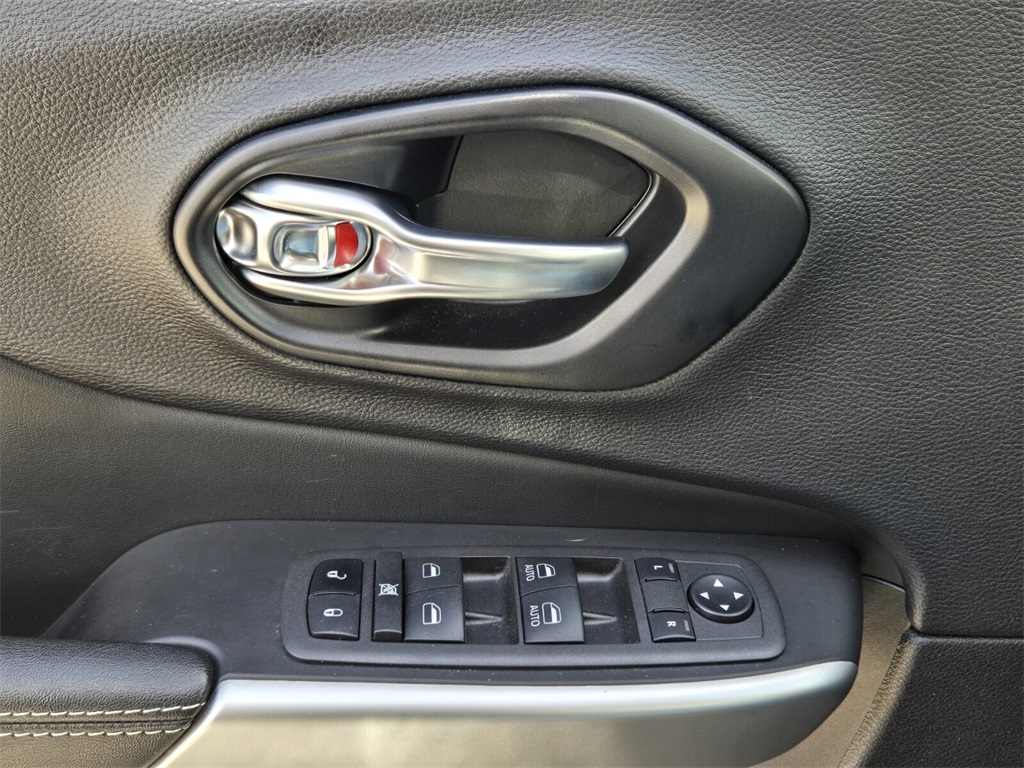 used 2022 Jeep Cherokee car, priced at $21,998