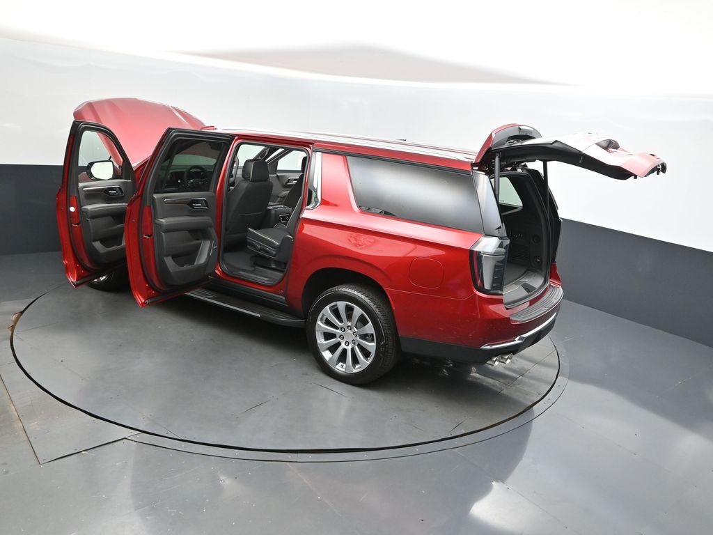 2025 Chevrolet Suburban Premier photo 2
