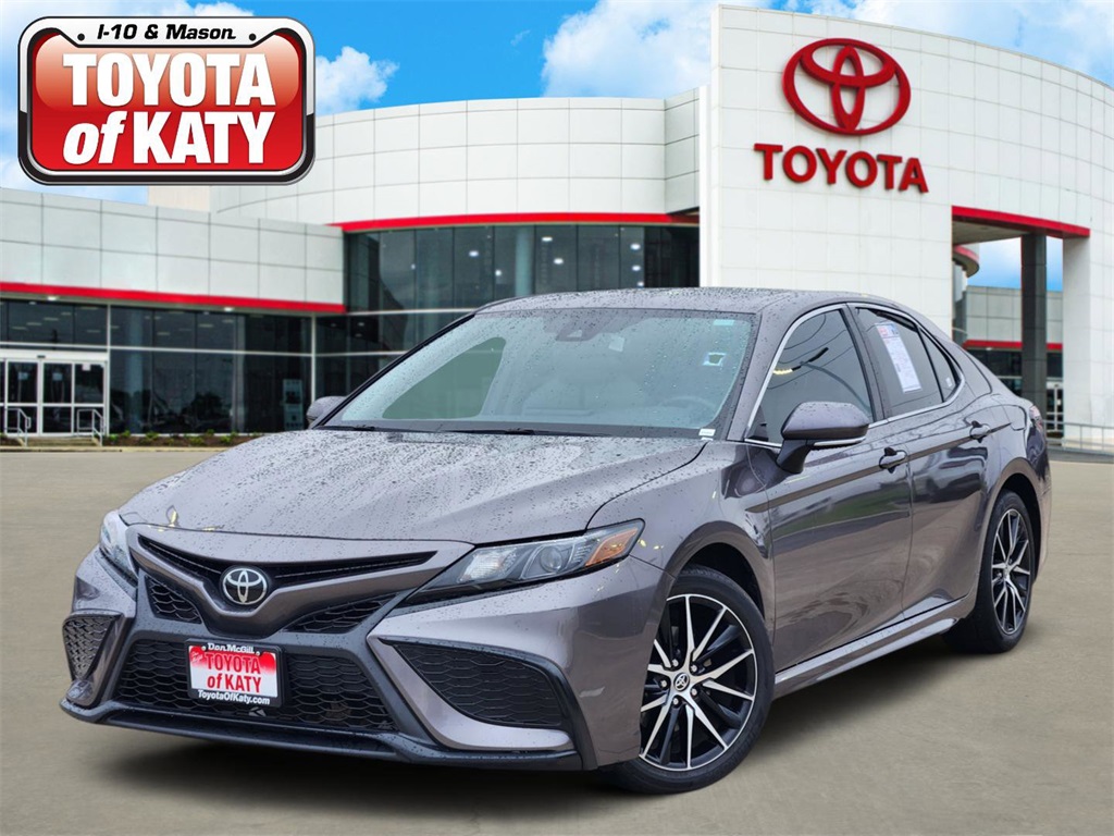 2023 Toyota Camry SE's photo