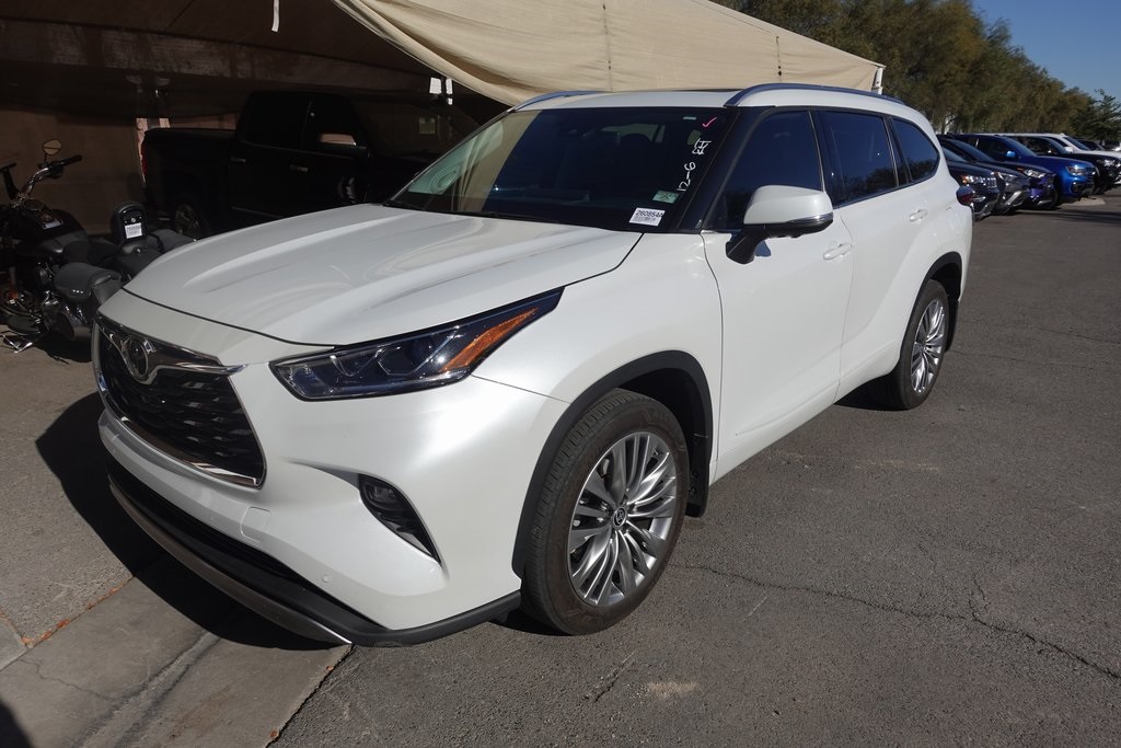 2023 Toyota Highlander Platinum's photo
