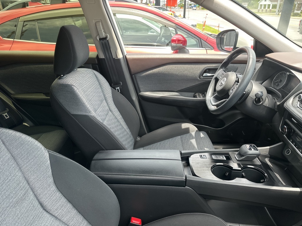 2023 Pearl White Tricoat Nissan Rogue SV FWD SUV