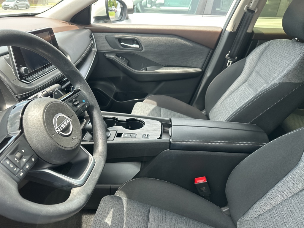 2023 Pearl White Tricoat Nissan Rogue SV FWD SUV