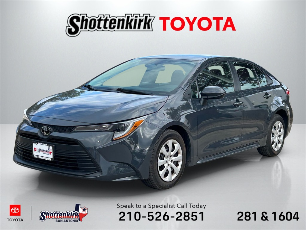 2024 Toyota Corolla LE's photo