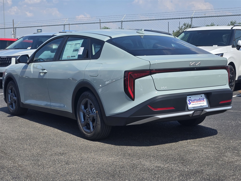 2025 Kia K4 LXS photo 3