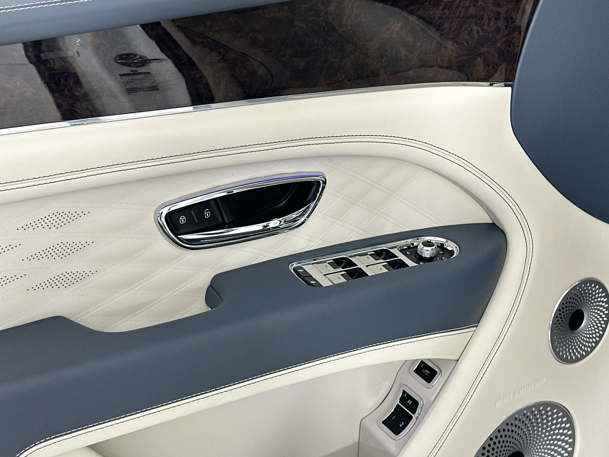 new 2025 Bentley Bentayga car