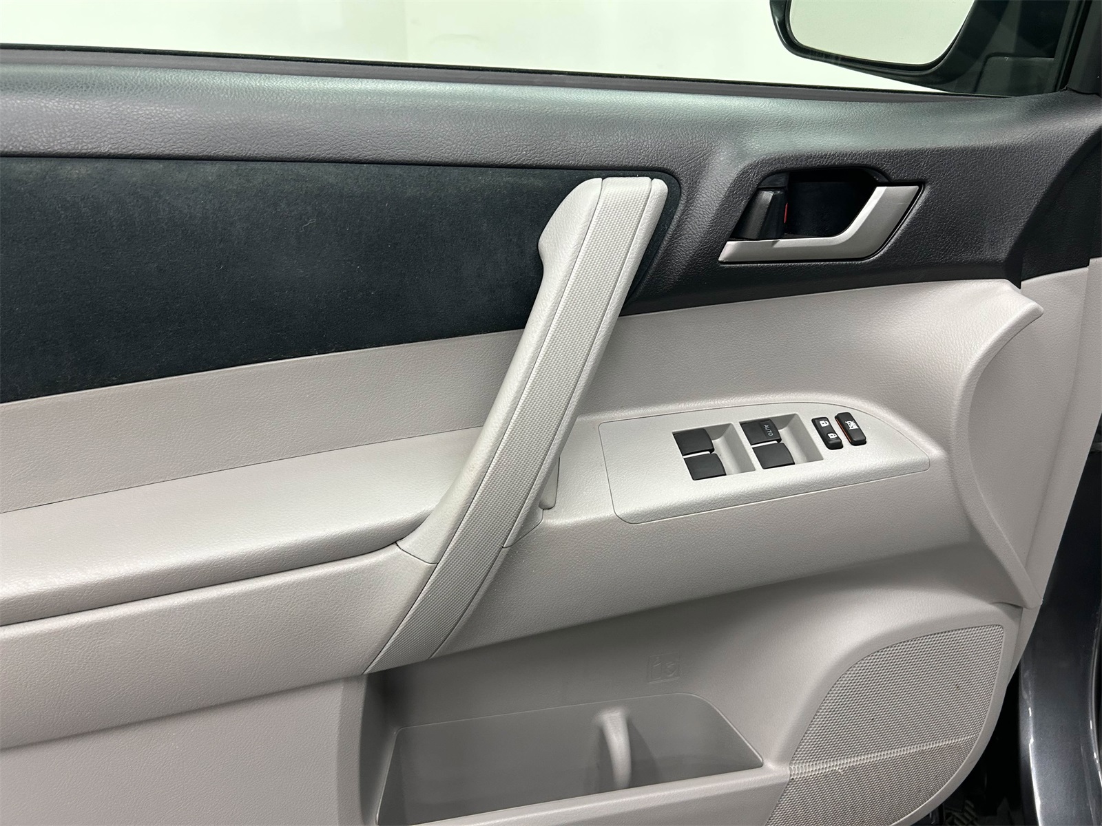 used 2013 Toyota Highlander car, priced at $14,788