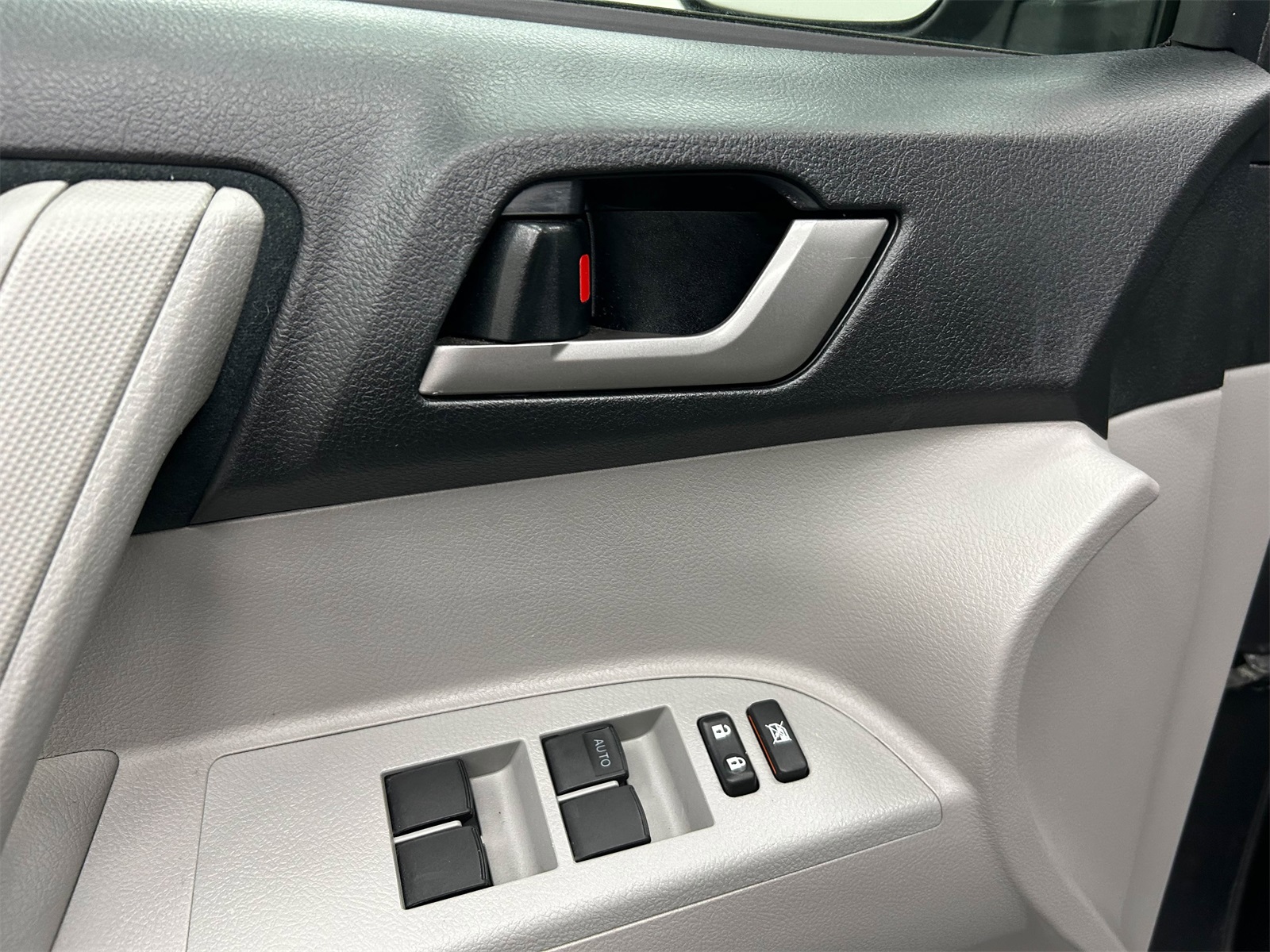 used 2013 Toyota Highlander car, priced at $14,788