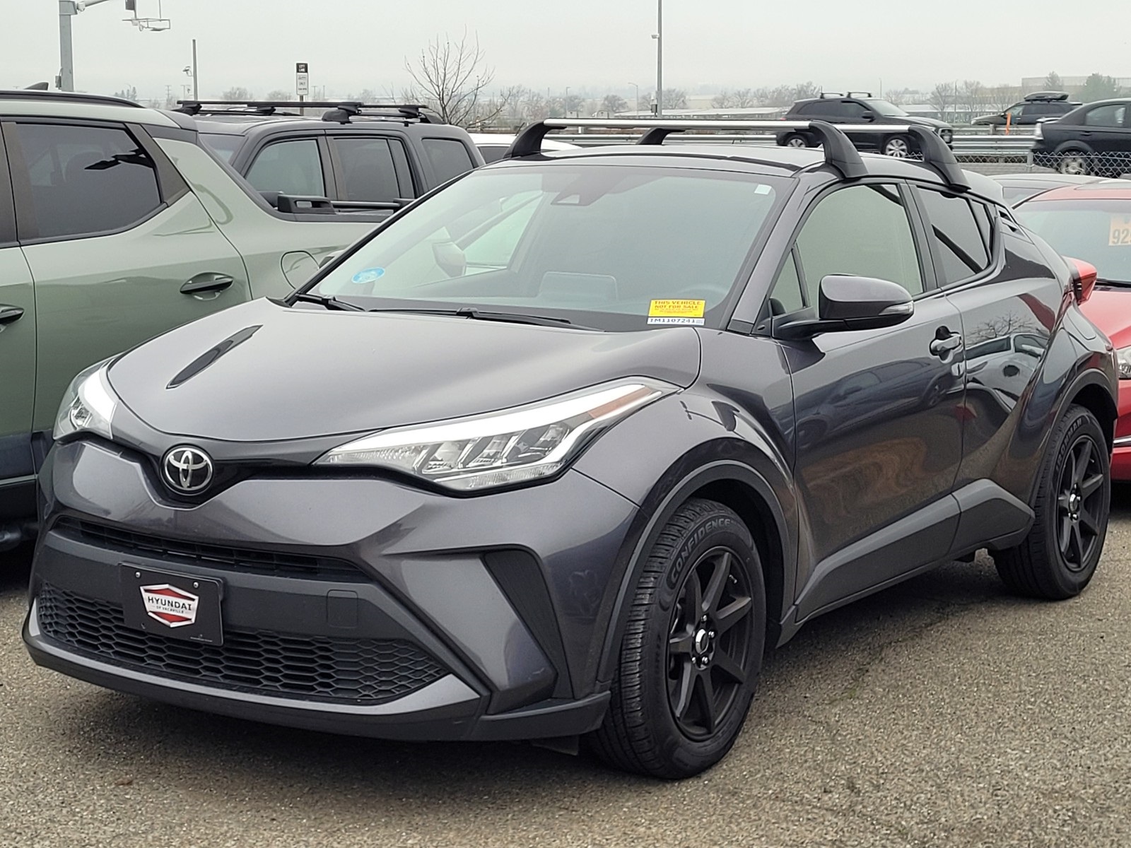 2021 Toyota C-HR LE's photo