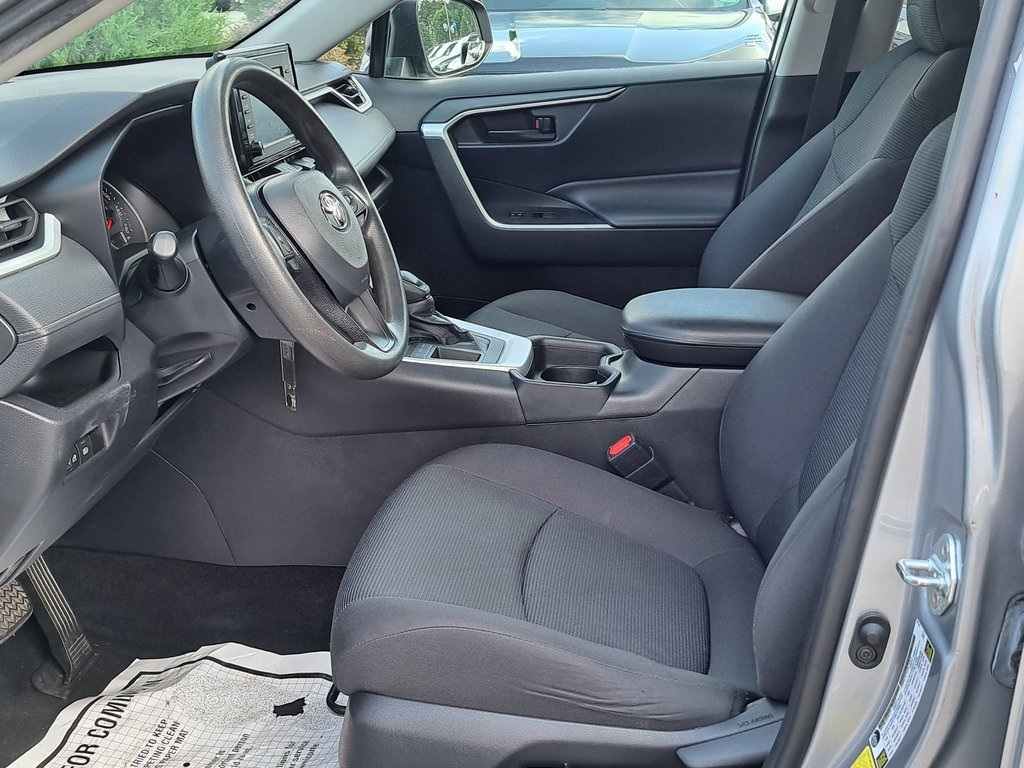 2021 Toyota RAV4 LE SUV FWD 21