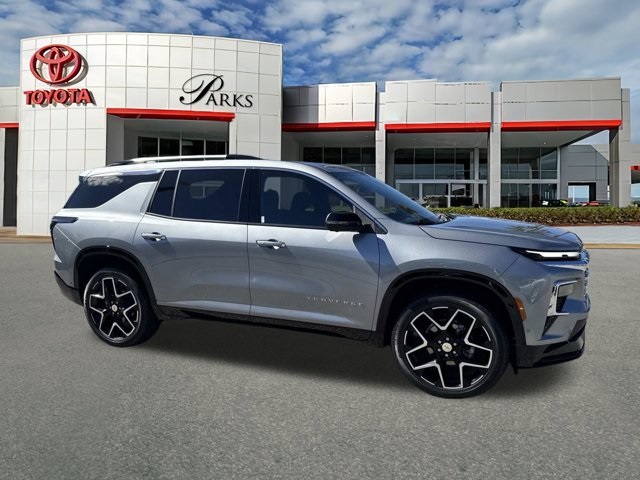 Used 2025 Chevrolet Traverse SUV