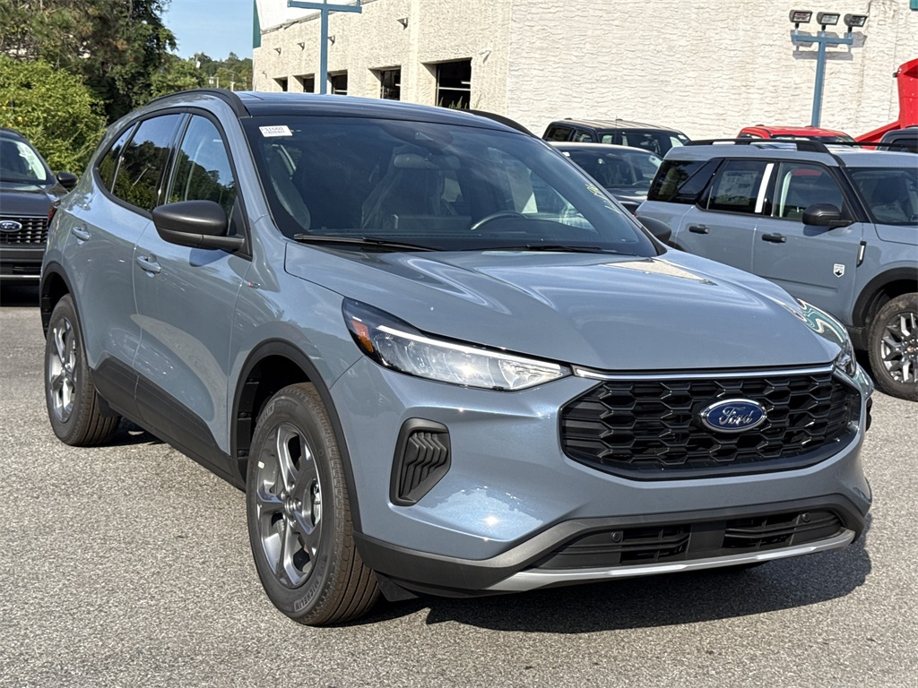 2025 Ford Escape ST-Line's photo