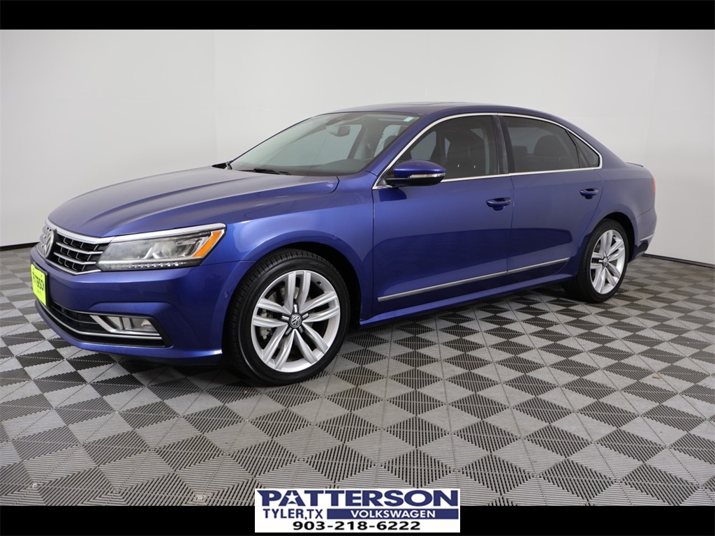2016 Volkswagen Passat SEL Premium's photo
