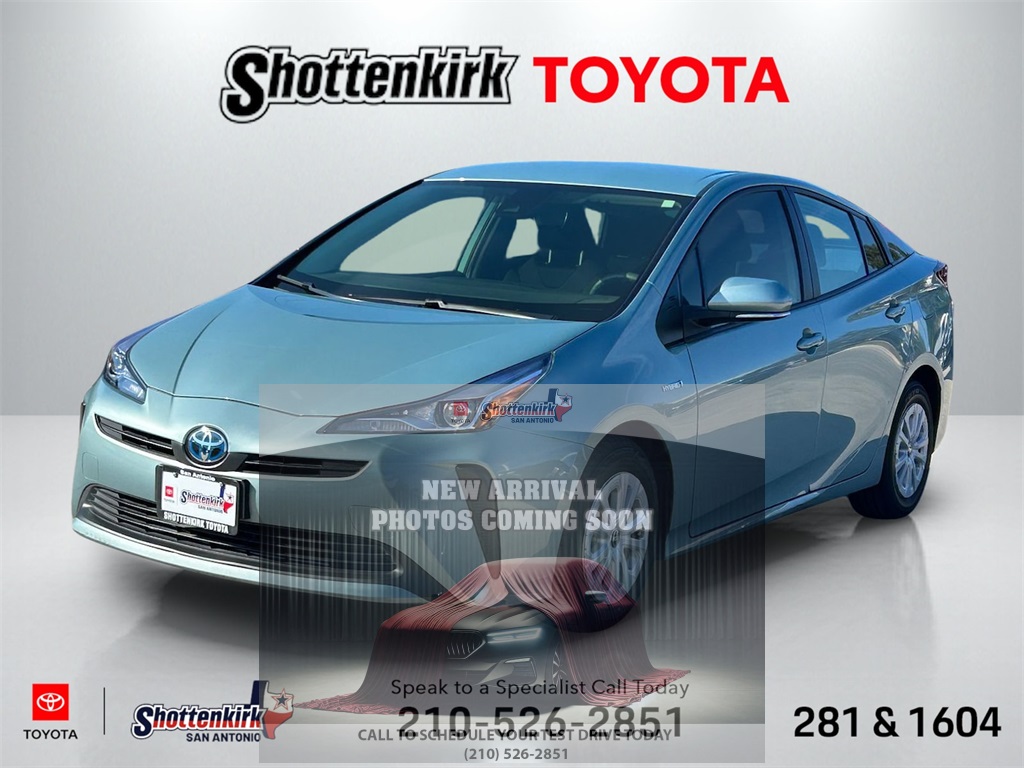 2022 Toyota Prius L Eco's photo