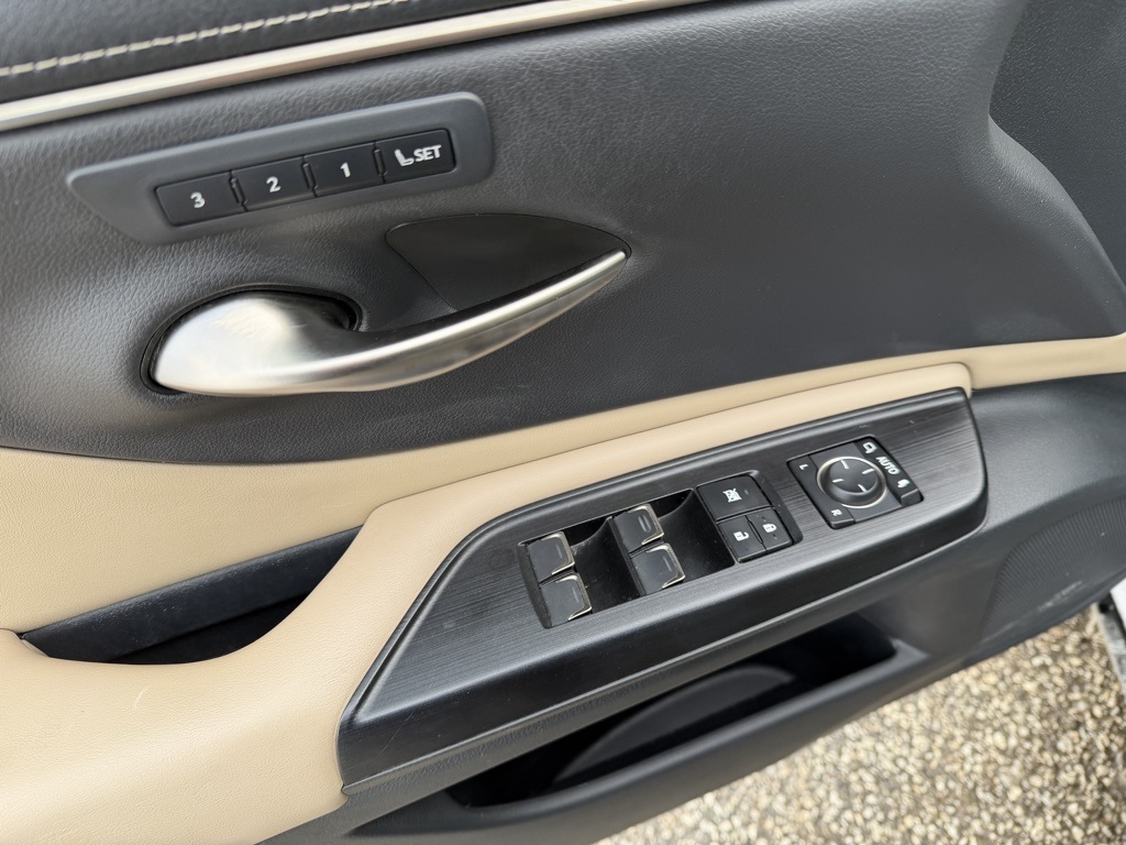 used 2021 Lexus ES car, priced at $26,903