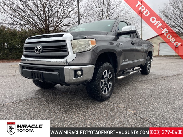 2015 Toyota Tundra SR5's photo