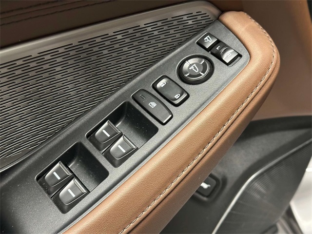 used 2023 Acura MDX car, priced at $44,250