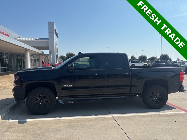 2017 Chevrolet Silverado 1500 LT photo 2