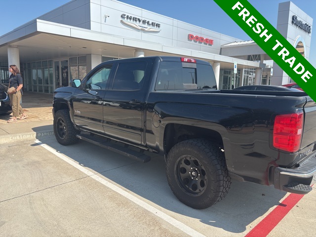 2017 Chevrolet Silverado 1500 LT photo 4